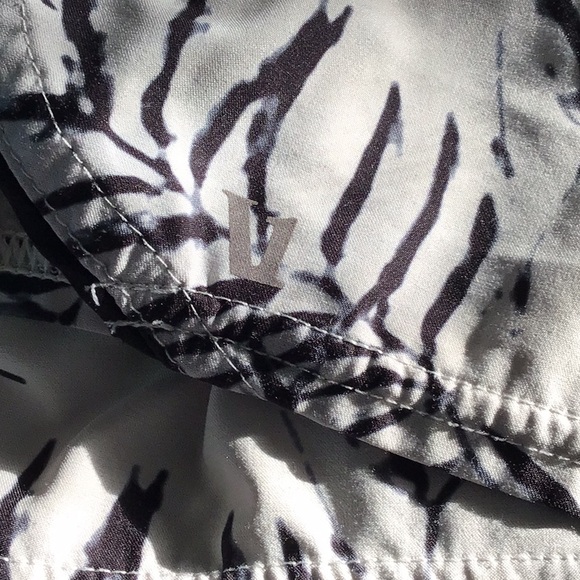 Vuori Clementine Shorts in Floating Palm Leaf - Picture 10 of 10